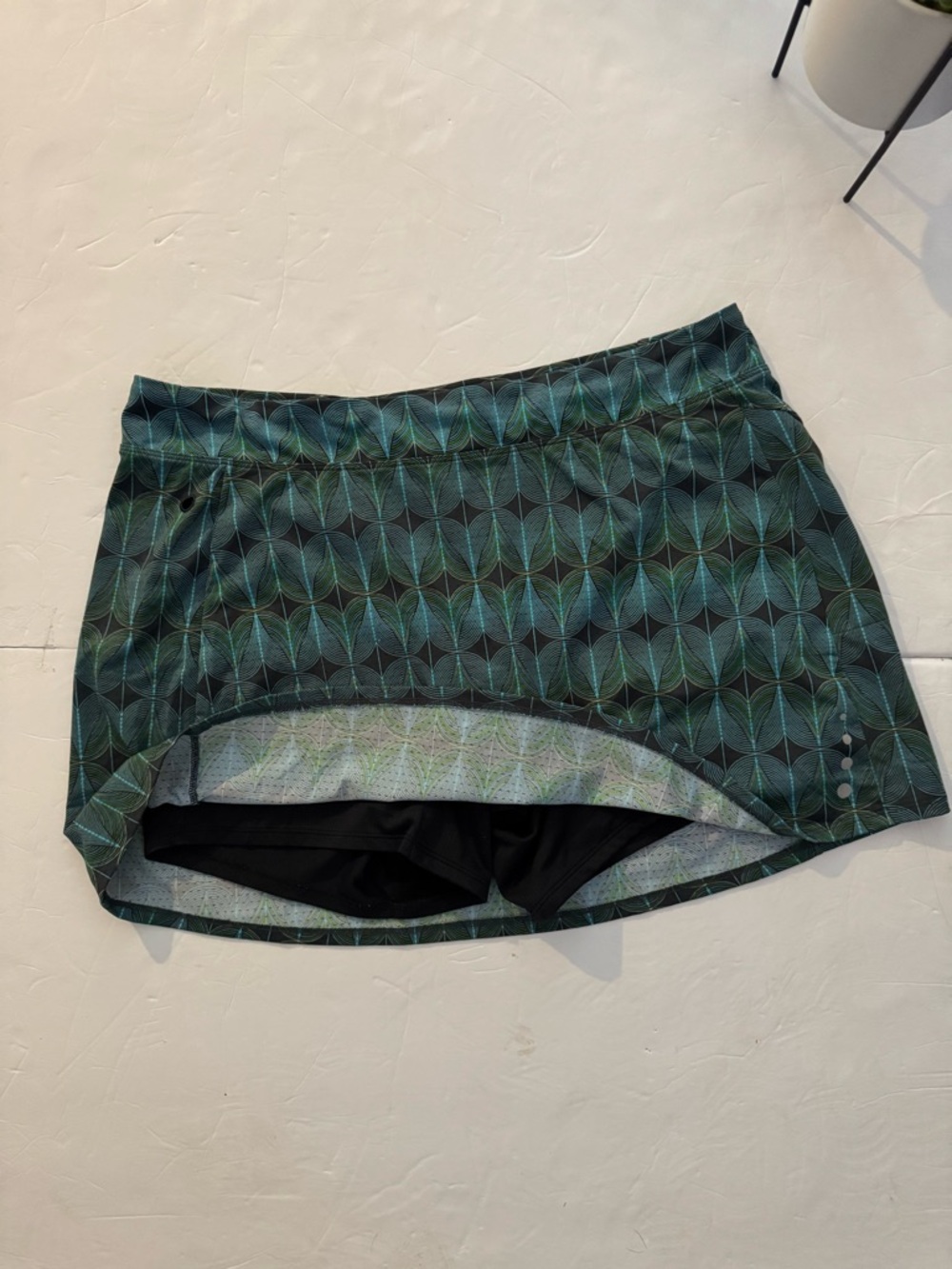 L.L. Bean Teal and Black Geometric Athletic Skort